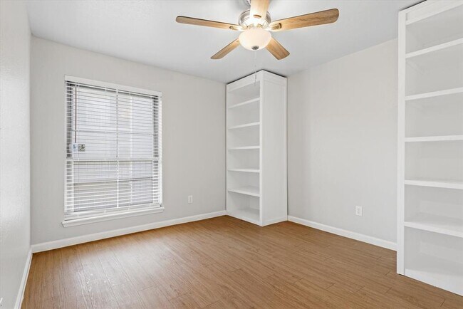Building Photo - 18511 Egret Bay Blvd
