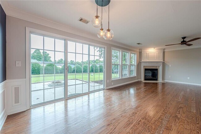 Building Photo - 300 Balaban Cir