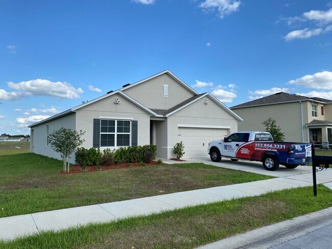 Building Photo - 3097 NE 43rd Rd
