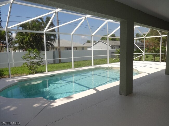 Building Photo - 3320 SW 8th Ct
