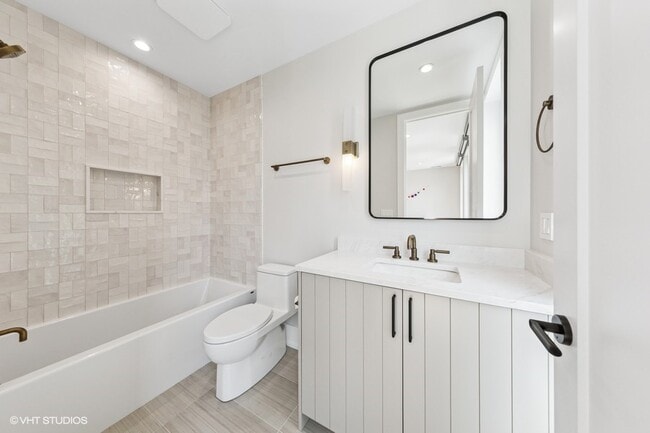 Building Photo - 1844 N Maud Ave