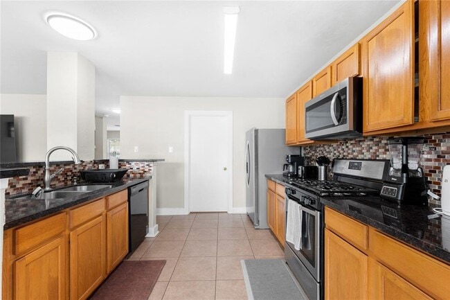 Building Photo - 1011 Grassy View Dr