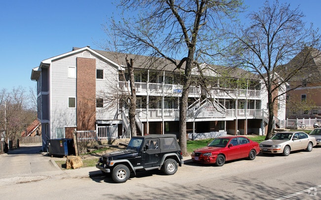 Primary Photo - Louisiana Place Apartments