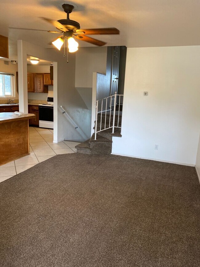 Building Photo - Maple Village Duplex