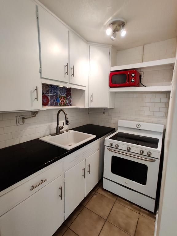 Building Photo - 2619 Marble Ave