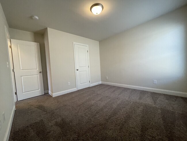 Building Photo - 12869 Tallulah Dr