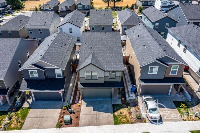 Building Photo - 215 N Layla Pl