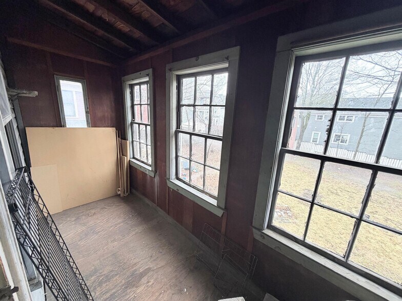 Building Photo - 17 Linden Ave