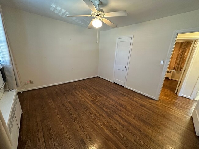 Building Photo - Burlington / Condo