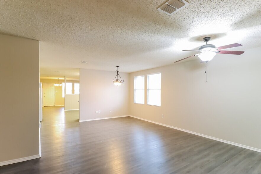 Building Photo - 3826 German Pointer Way