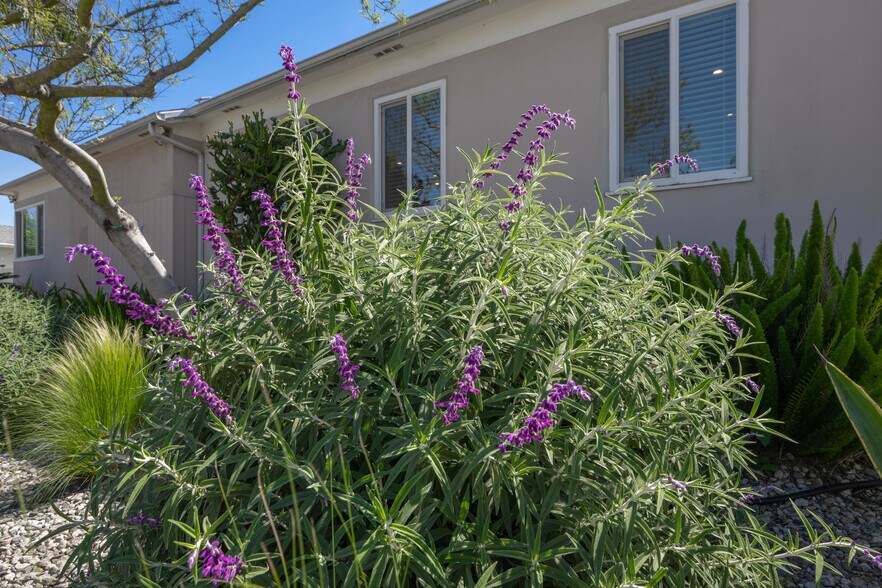 Building Photo - 5935 W 79th St