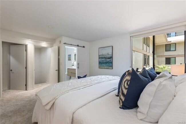 Building Photo - 1007 S Catalina Ave