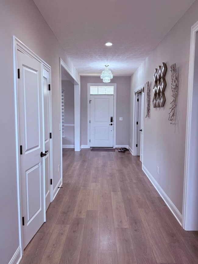Building Photo - 10692 Pearl Creek Dr