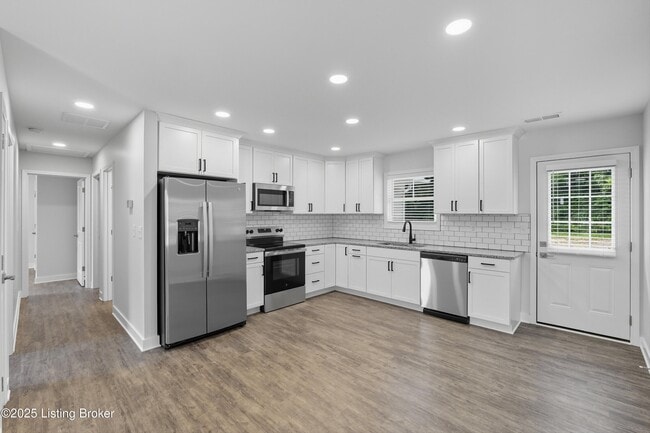 Building Photo - 6629 Ashbrooke Dr