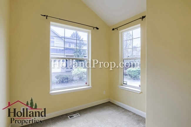 Building Photo - Must See, Beautiful 4 bedroom home in Hillsboro