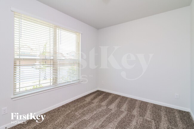 Building Photo - 131 Wagon Mound Dr