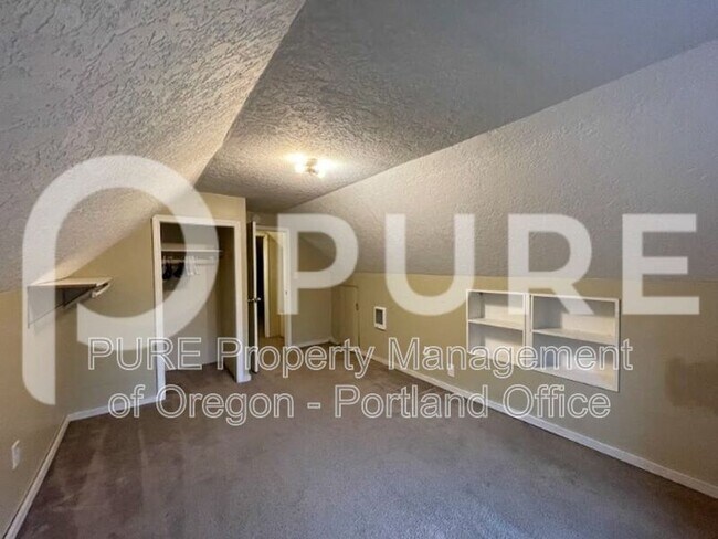 Building Photo - 6006 NE Davis St