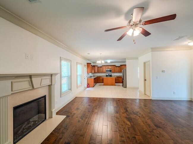 Building Photo - 512 Watercourse Way
