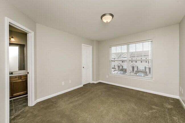Building Photo - 8035 Logan Dr