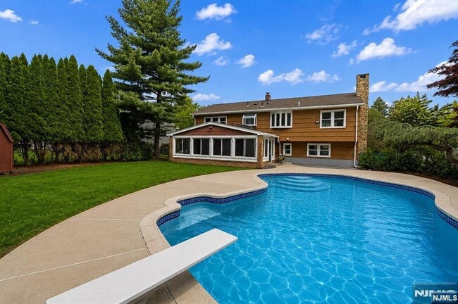 Building Photo - 230 Orchard Dr