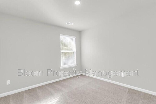 Building Photo - 641 Silver Spruce St