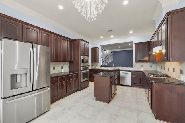 Building Photo - 3019 Royal Oaks Grove