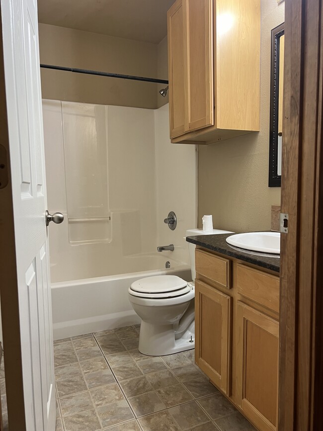 Building Photo - 102 S East St