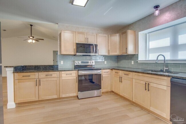 Building Photo - 4631 Northpointe Cir