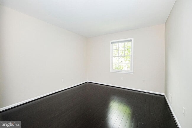 Building Photo - 29 Longmeadow Dr