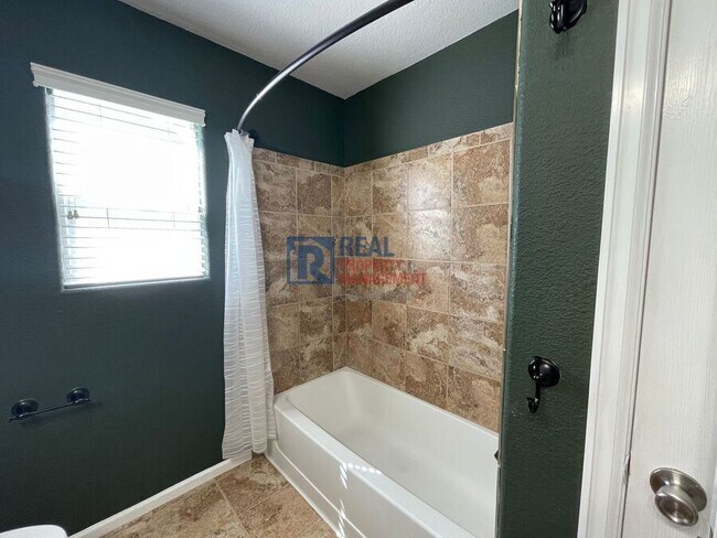 Building Photo - 2161 Falkirk Dr