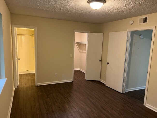 Building Photo - Newly renovated Quadplex with close proximity to Harbison Blvd - 3641 Apt C