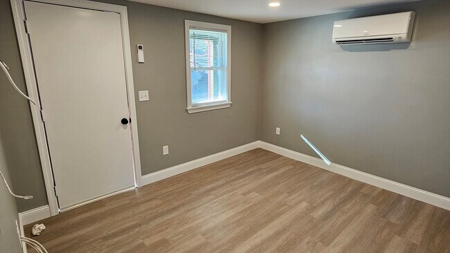 Building Photo - 825 Scenic Hwy