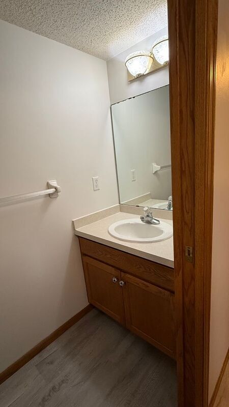 Building Photo - 2755 Ranchview Ln N