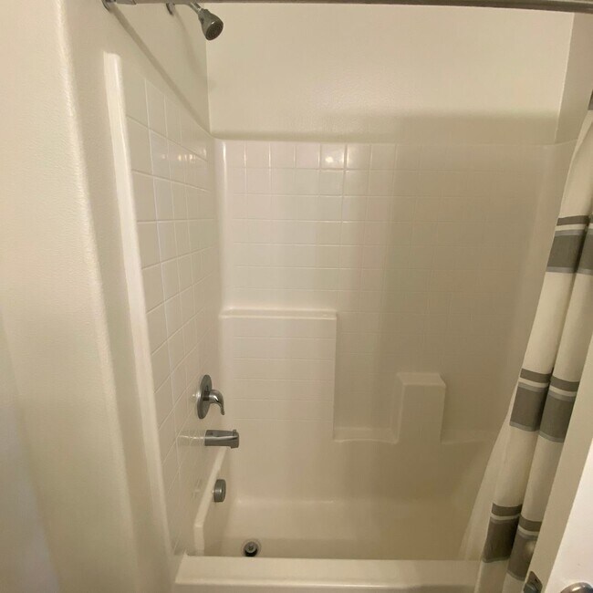 Building Photo - NEWER 4 BEDROOM VICTORVILLE HOME