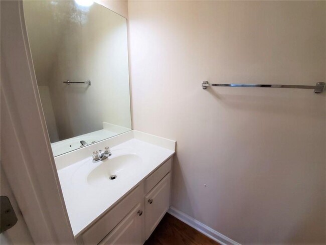 Building Photo - 2087 Deptford Dr