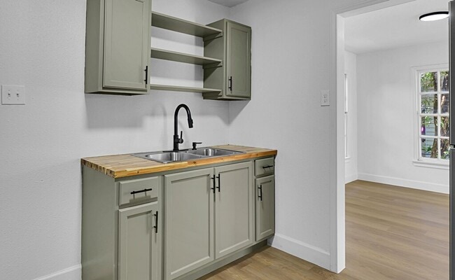 Building Photo - Beautifully maintained 2-bedroom, 1-bathroom house in Waco