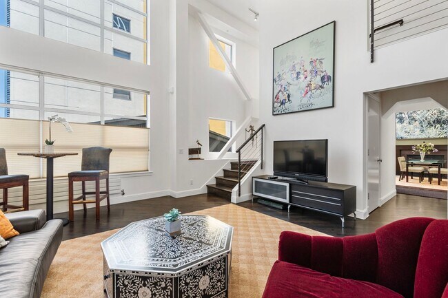 Building Photo - Large Updated SoMa Apartment!