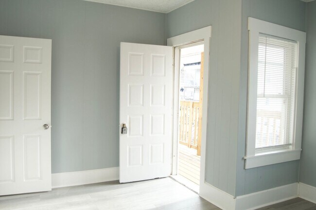Building Photo - 105 Clarendon St