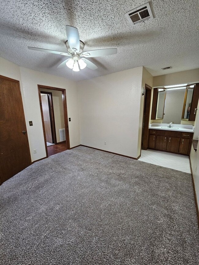 Building Photo - (3)Bed/(2) Bath with Shelter Avail NOW! Pet Negotiable.