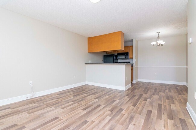Building Photo - Waterfront - Top Floor- 1 Bedroom 1 Bath f...
