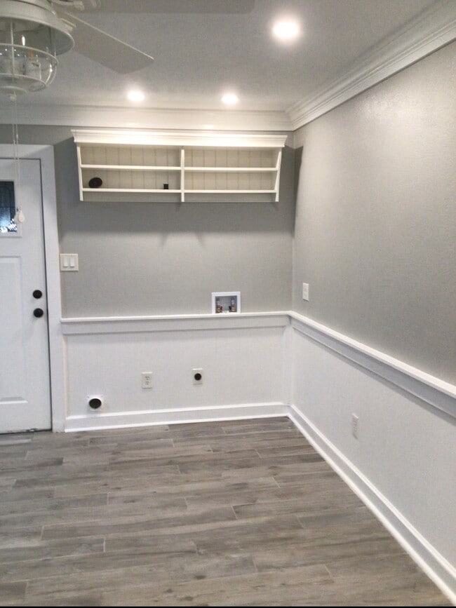 Building Photo - 15447 Avenue C