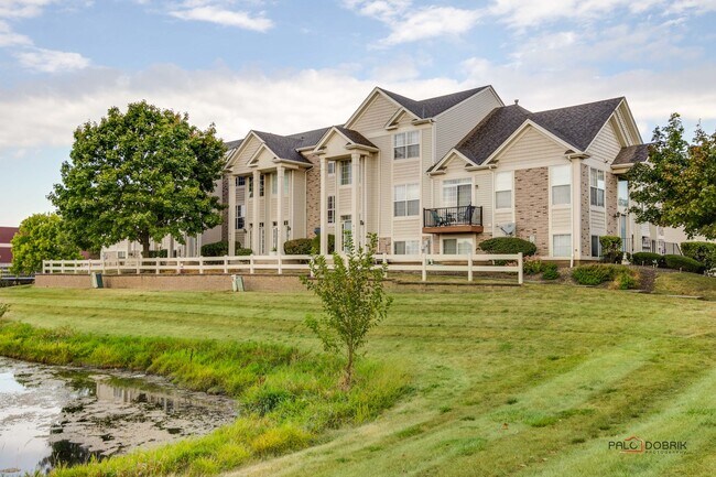 Building Photo - 921 Summit Creek Dr