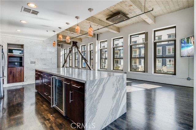 Building Photo - 207 E Broadway
