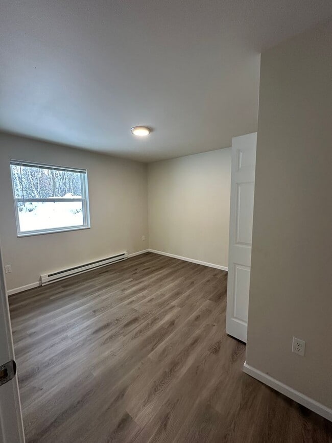 Building Photo - 2 Bedroom Duplex