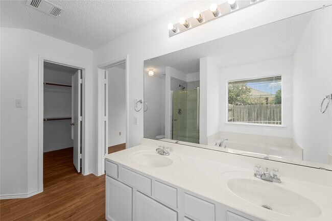 Building Photo - 9825 Tyler Dr