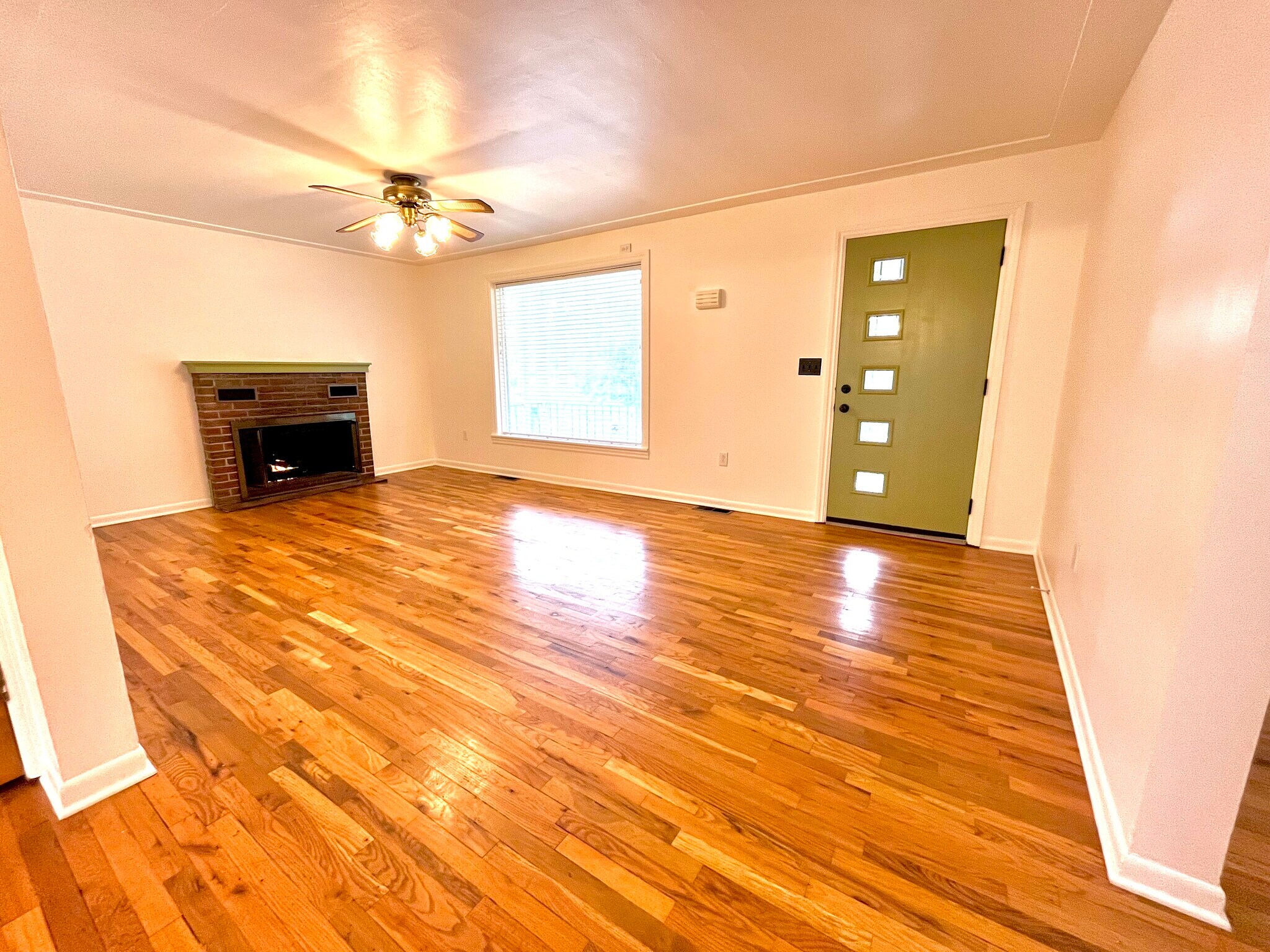 Building Photo - 706 Grand Ave NE