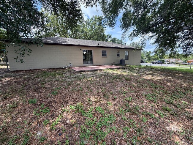 Building Photo - Charming 3/2 home