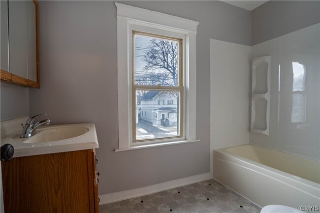 Building Photo - 208 E Clark St