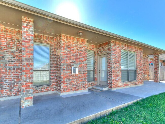 Building Photo - 8401 NW 107th St