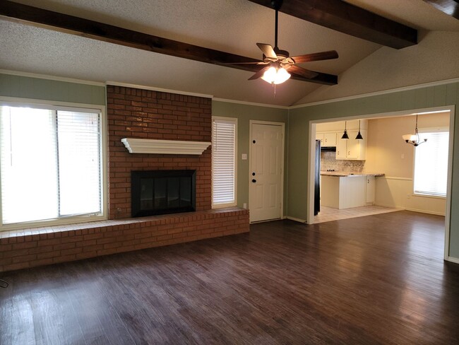 Building Photo - Beautifully remodeled 4 bedroom home in So...